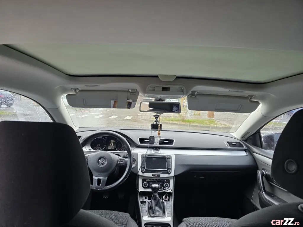 VOLKSWAGEN Passat 2012