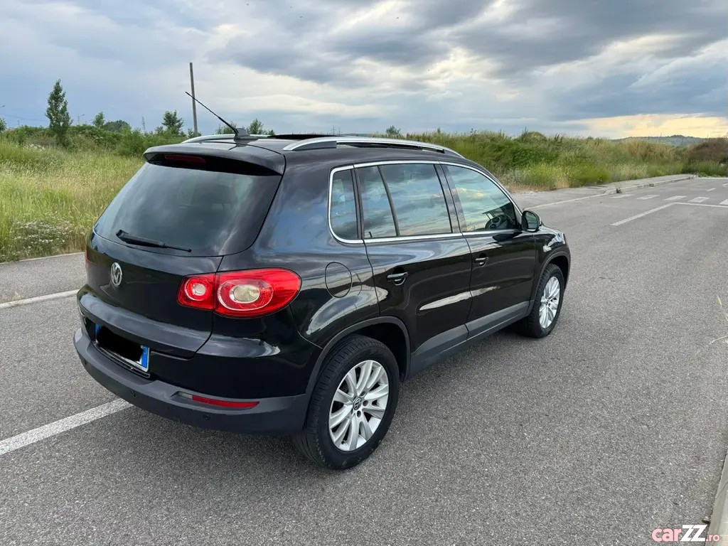 VOLKSWAGEN Tiguan 2011