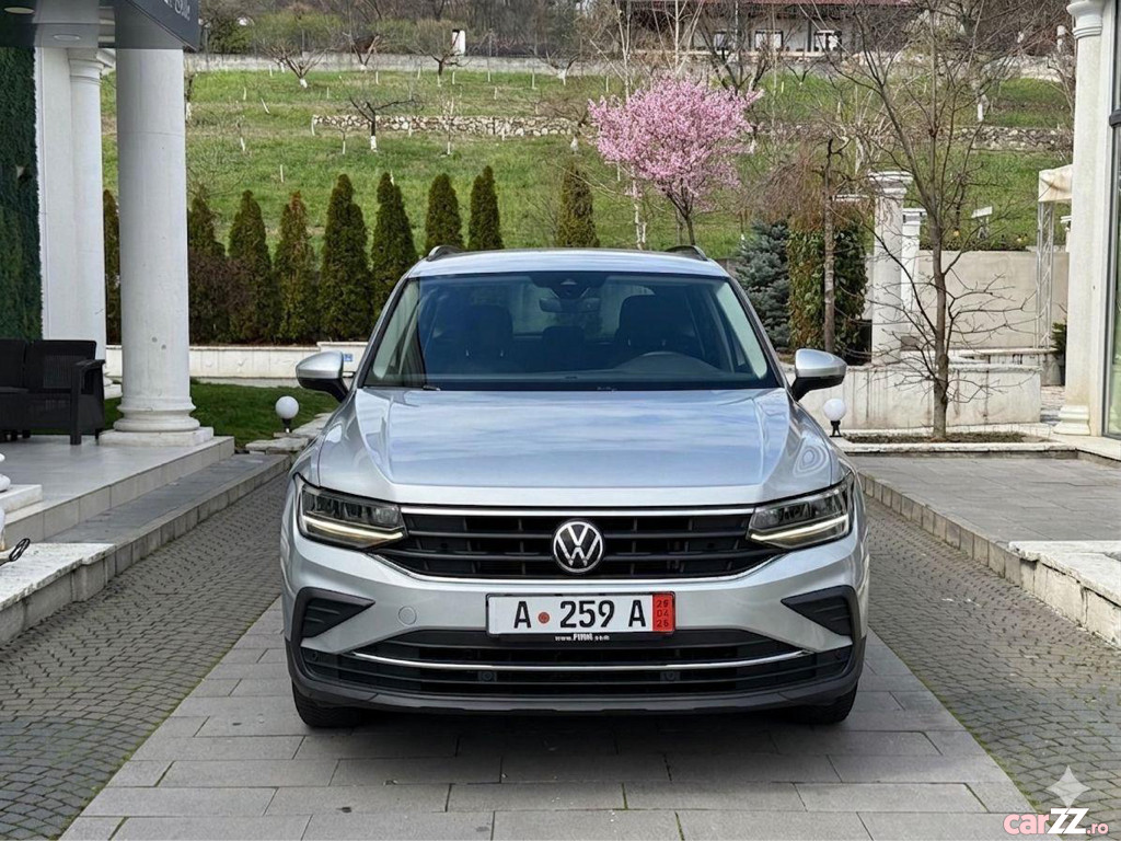 VOLKSWAGEN Tiguan