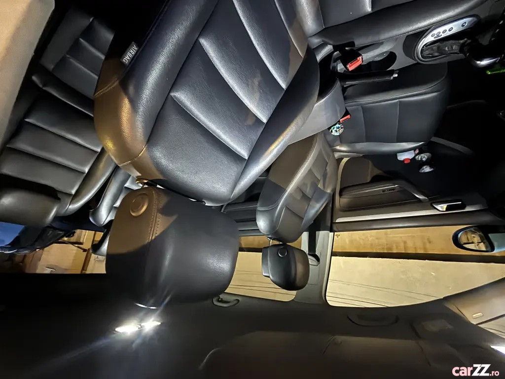 VOLKSWAGEN Touran 2015