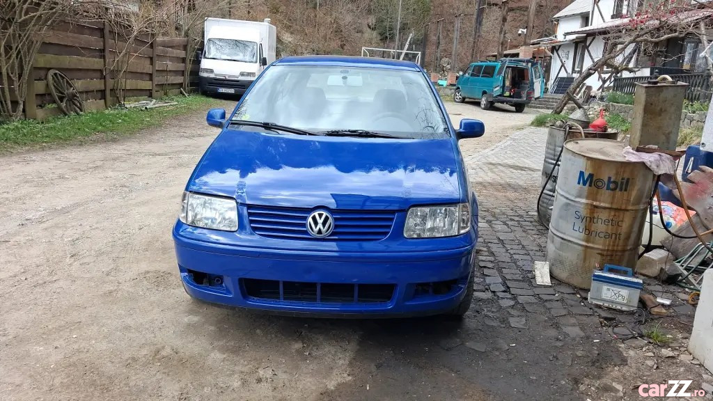 VOLKSWAGEN Polo
