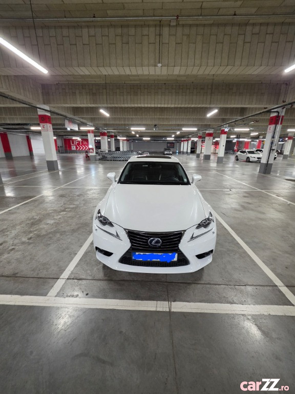 LEXUS IS