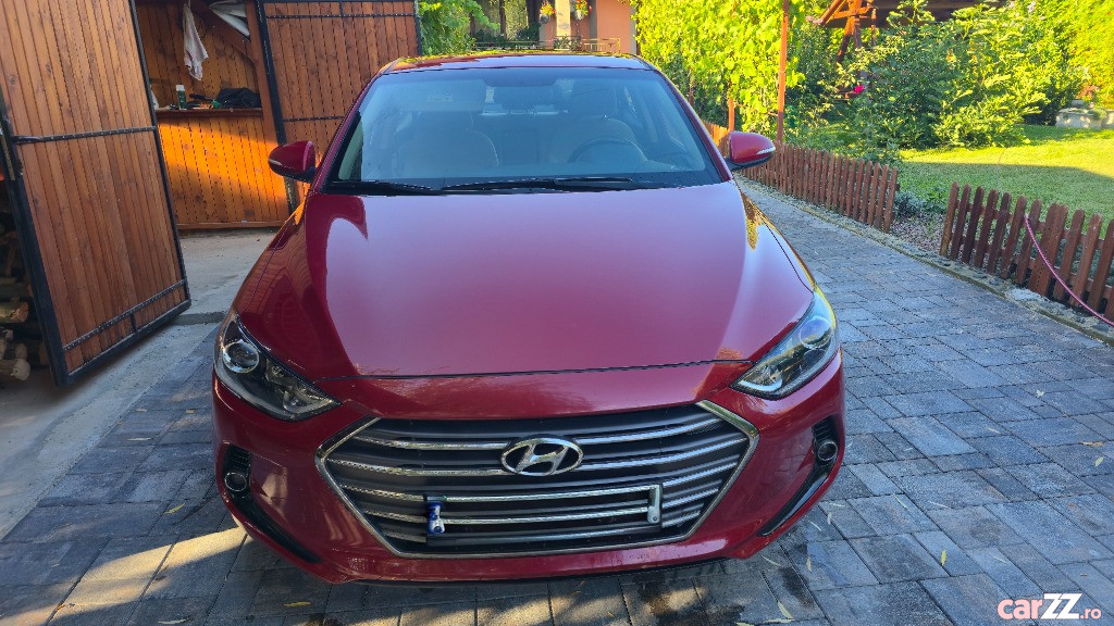 HYUNDAI Elantra