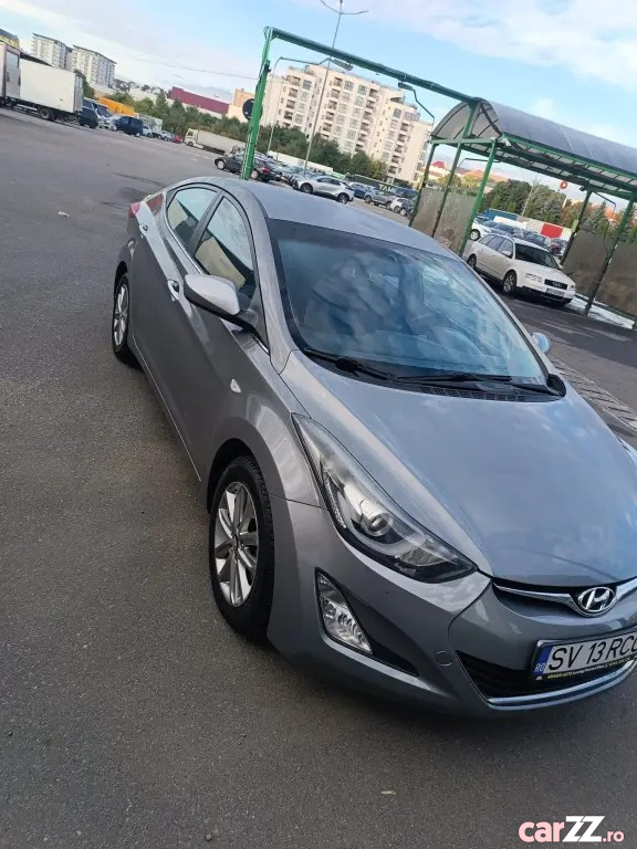 HYUNDAI Elantra