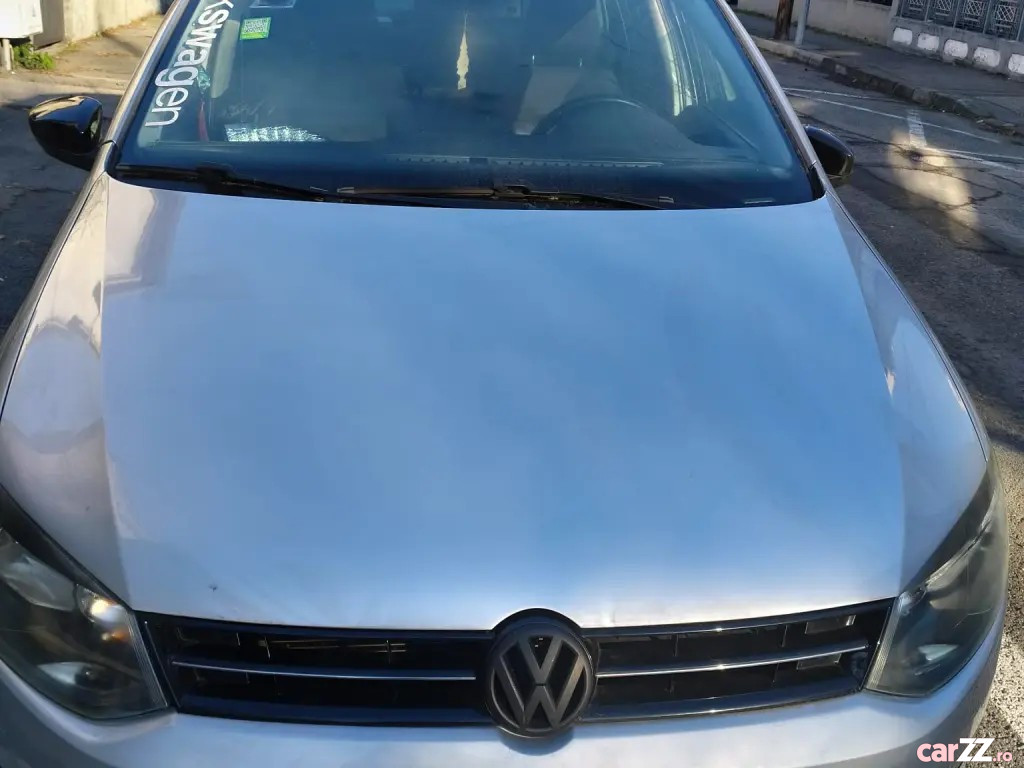 VOLKSWAGEN Polo 2012