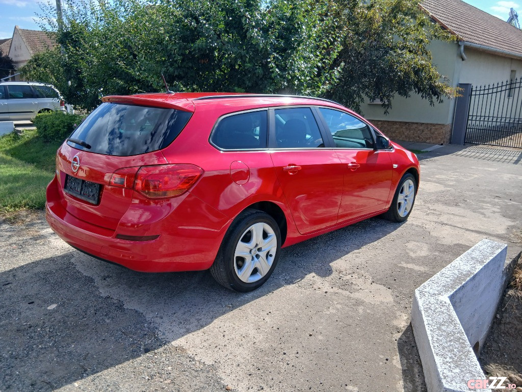 OPEL Astra 2011