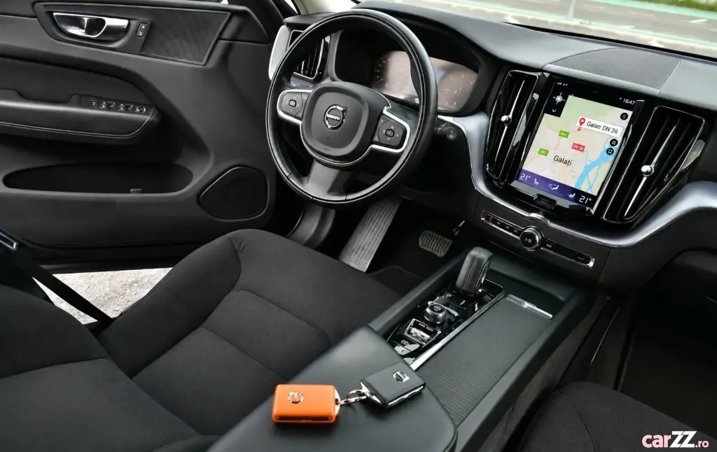 VOLVO XC60 2021 — imagine 14