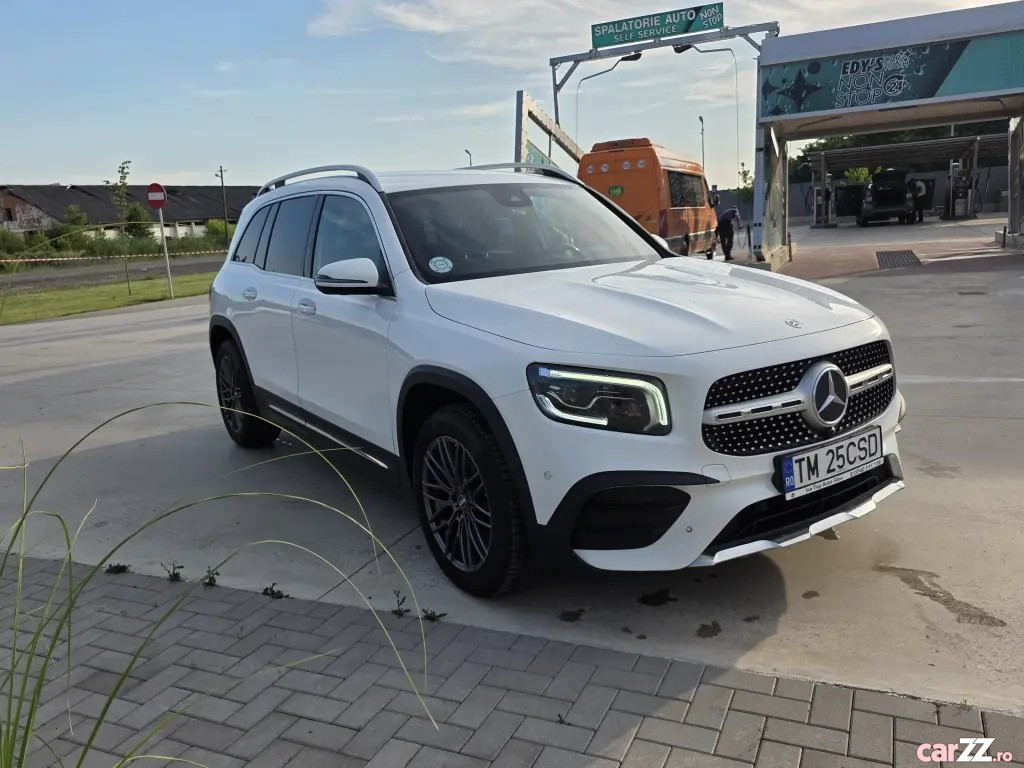 MERCEDES-BENZ GLB