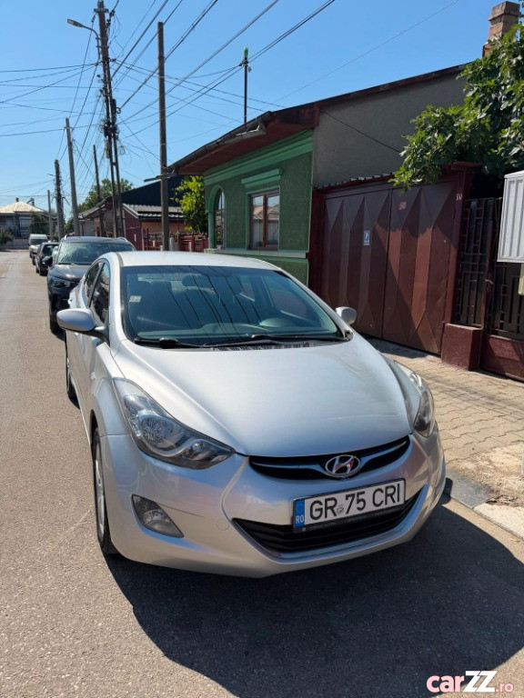HYUNDAI Elantra