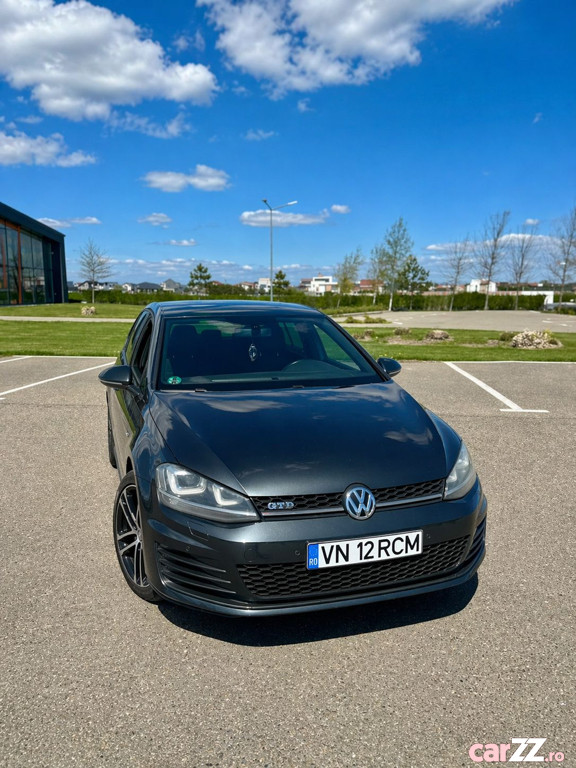 VOLKSWAGEN Golf 2014