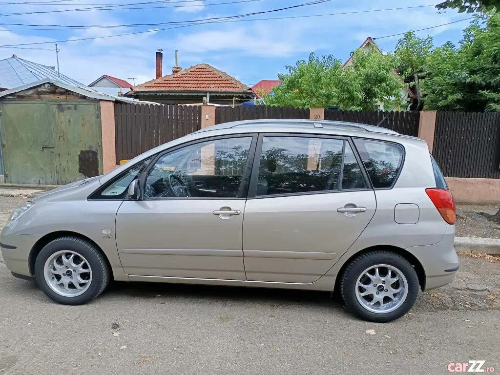 TOYOTA Corolla Verso 2003
