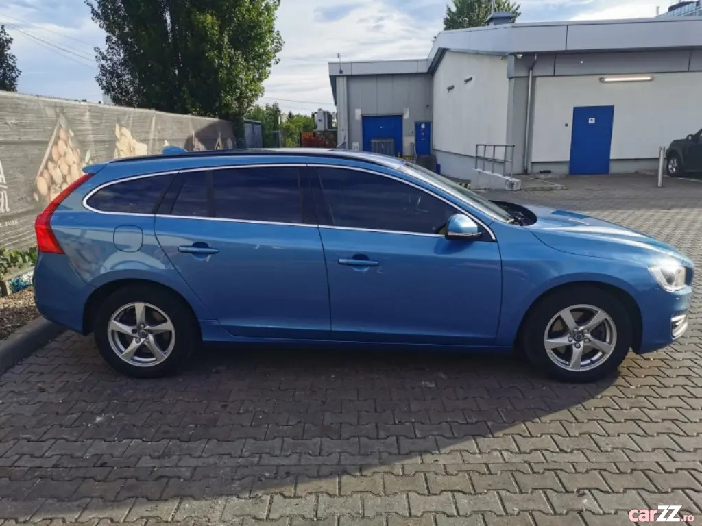 VOLVO V60 2016