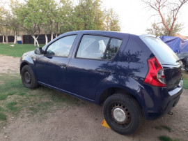 Dezmembrez Dacia Sandero 2010