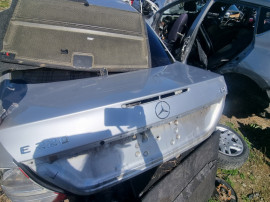 Hayon Mercedes E 220 2004