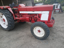 Tractor internațional 844