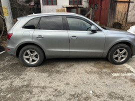 Mașina Audi Q5 automată