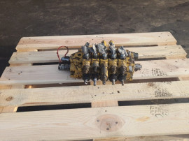 Distribuitor hidraulic Caterpillar 180-8603 buldoexcavator Caterpillar 428D