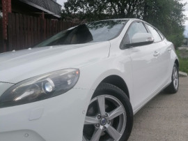 Volvo V40 1,6 diesel an 2013 ,cp 114,Xenon -led,Navi cu numere valabile 30 de zi