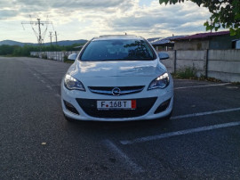 Opel astra j 2.0d euro5, navi, piele, bi-xenon, trapa, cârlig etc.