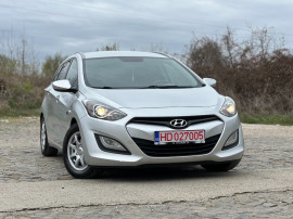 Hyundai i30*factura*nr.rosii*2015*navigatie*2 randuri de jante*1.6 D