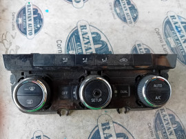 Panou comanda clima Skoda Octavia 3