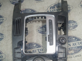 Consola centrala Audi Q5 2010