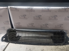 Grila bara fata Dacia Duster 2013