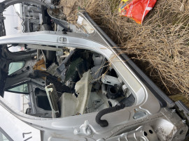 Prag stanga plastic Mercedes ML 320 2005