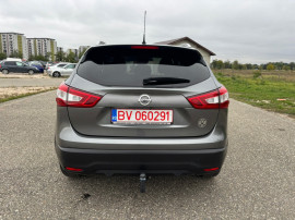 Nissan Qashqai sub Takena 360 motor benzină