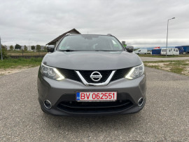 Nissan Qashqai sub Takena 360 motor benzină