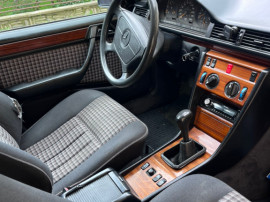 Mercedes e200 w124