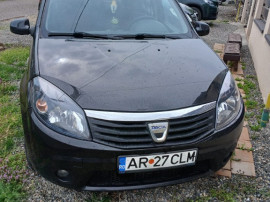 Dacia Sandero ediția limitată Kiss FM 1.6 benzină / 2009