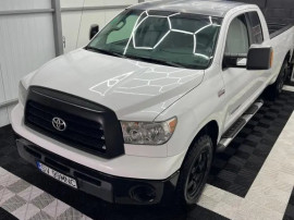 Toyota Tundra 5.7 V8 - 2009 - 386 CP - 4 uși - 6 locuri