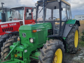 Tractor John Deere 1640 tractor cu priză și pe față tiranți