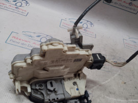 Broasca dreapta fata Volkswagen Passat B7 2010