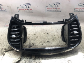 Grila ventilatie centrala Nissan Juke 1.6 Benzina 2015
