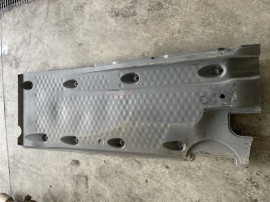 Scut lateral stanga Volkswagen Tiguan 2.0 Motorina 2014