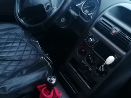 Mașina opel astra g
