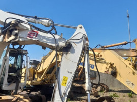 Cilindru hidraulic excavator pe roti Case WX145