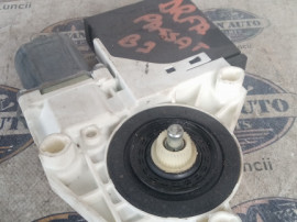 Motoras macara dreapta fata Volkswagen Passat B7