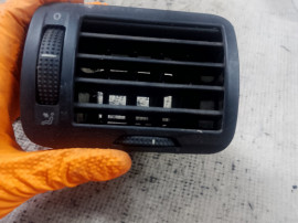 Grila ventilatie stanga Volkswagen Passat B5 2005