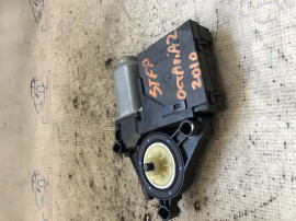 Motoras macara stanga fata Skoda Octavia 2 2010