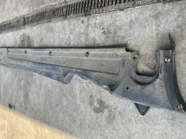 Scut lateral dreapta Volkswagen Touareg 2011