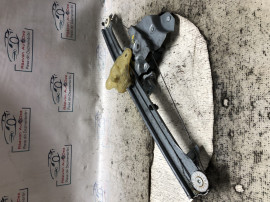 Macara geam dreapta fata Renault Clio 3 2016