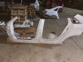 Prag stanga cu bucată de aripă Audi A4 B9 Berlina 2018