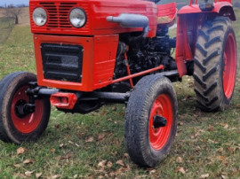 Tractor u445 în 3 pistoane