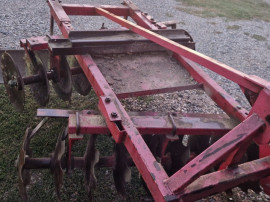 Disc purtat cu 11 talere pe baterie