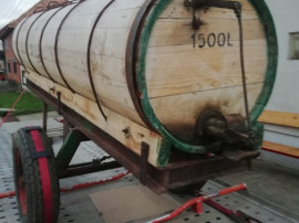 Remorca cu butoi pt apä