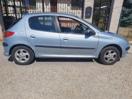 Dezmembrez Peugeot 206