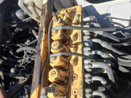 Distribuitor hidraulic excavator pe roti Case WX145